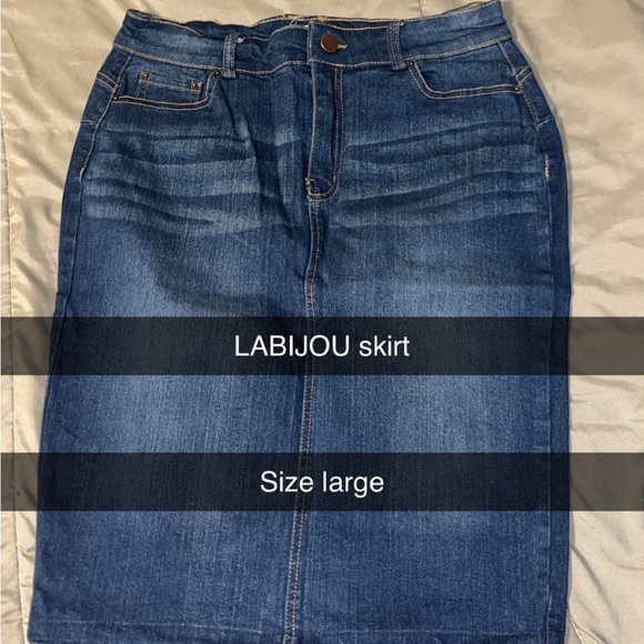 Clothes - Picture 14 of 17